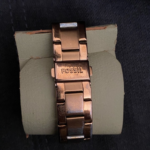 Fossil rose gold watch - Picture 8 of 8